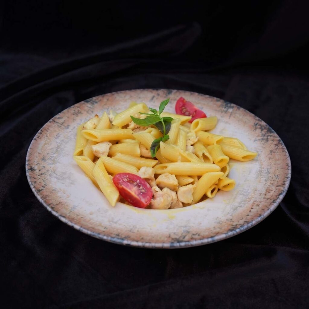 Kremalı, Köri Soslu Ve Tavuklu Penne Makarna